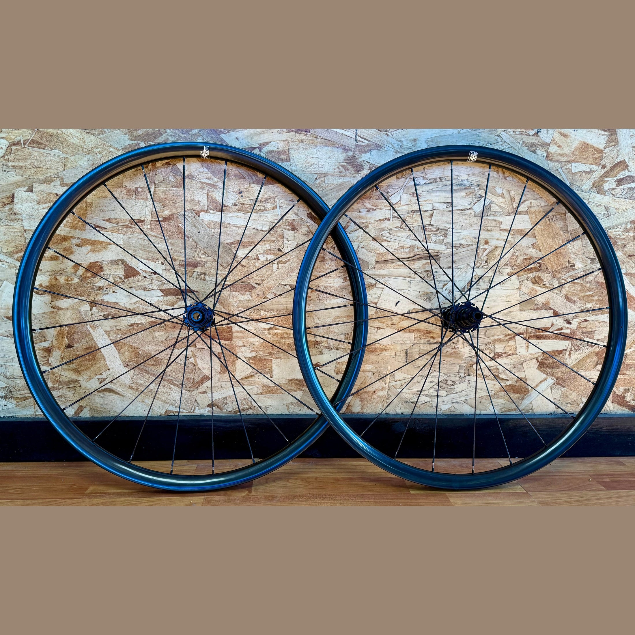 Local Velo Custom Gravel Wheelset - Light Bicycle AR25 + Berd Polylite Spokes + Berd Talon Hubs - XDR, Centerlock